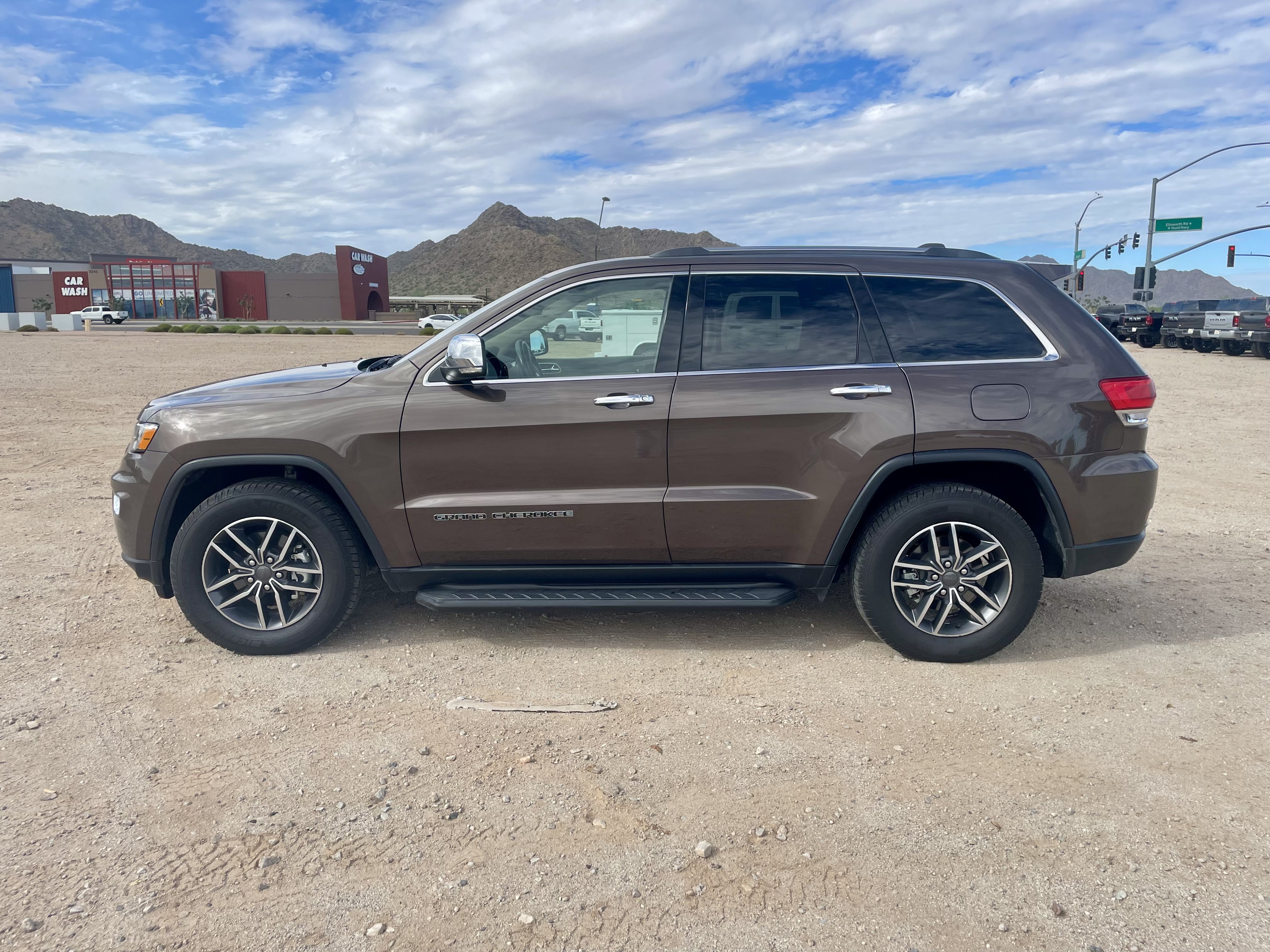 Used 2019 Jeep Grand Cherokee Limited AWD/4WD image 2