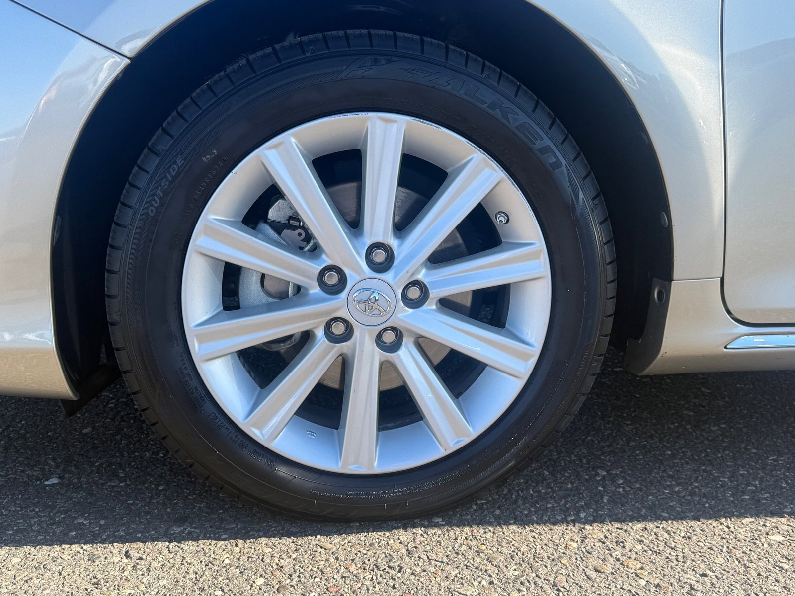 Used 2013 Toyota Camry XLE w/ Convenience Pkg image 9