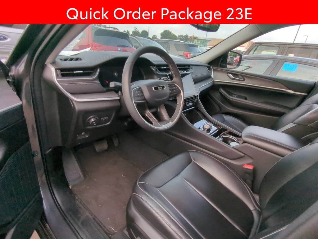 Used 2023 Jeep Grand Cherokee L Limited AWD/4WD image 7