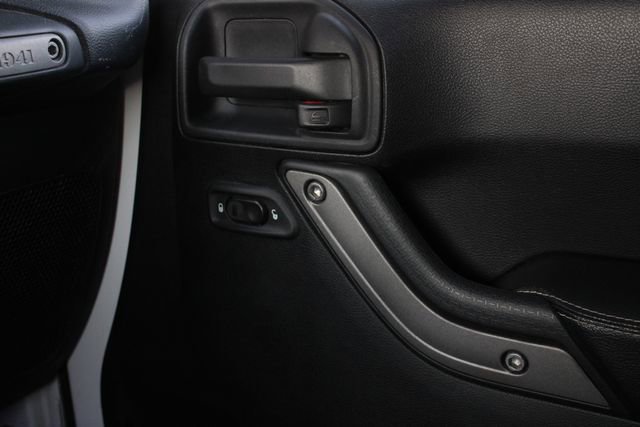 Used 2016 Jeep Wrangler Unlimited Sport image 17