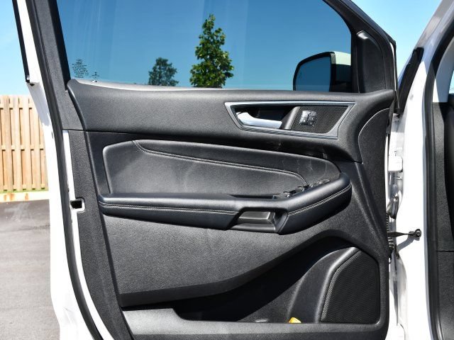 Used 2018 Ford Edge Titanium w/ Equipment Group 302A AWD/4WD image 14