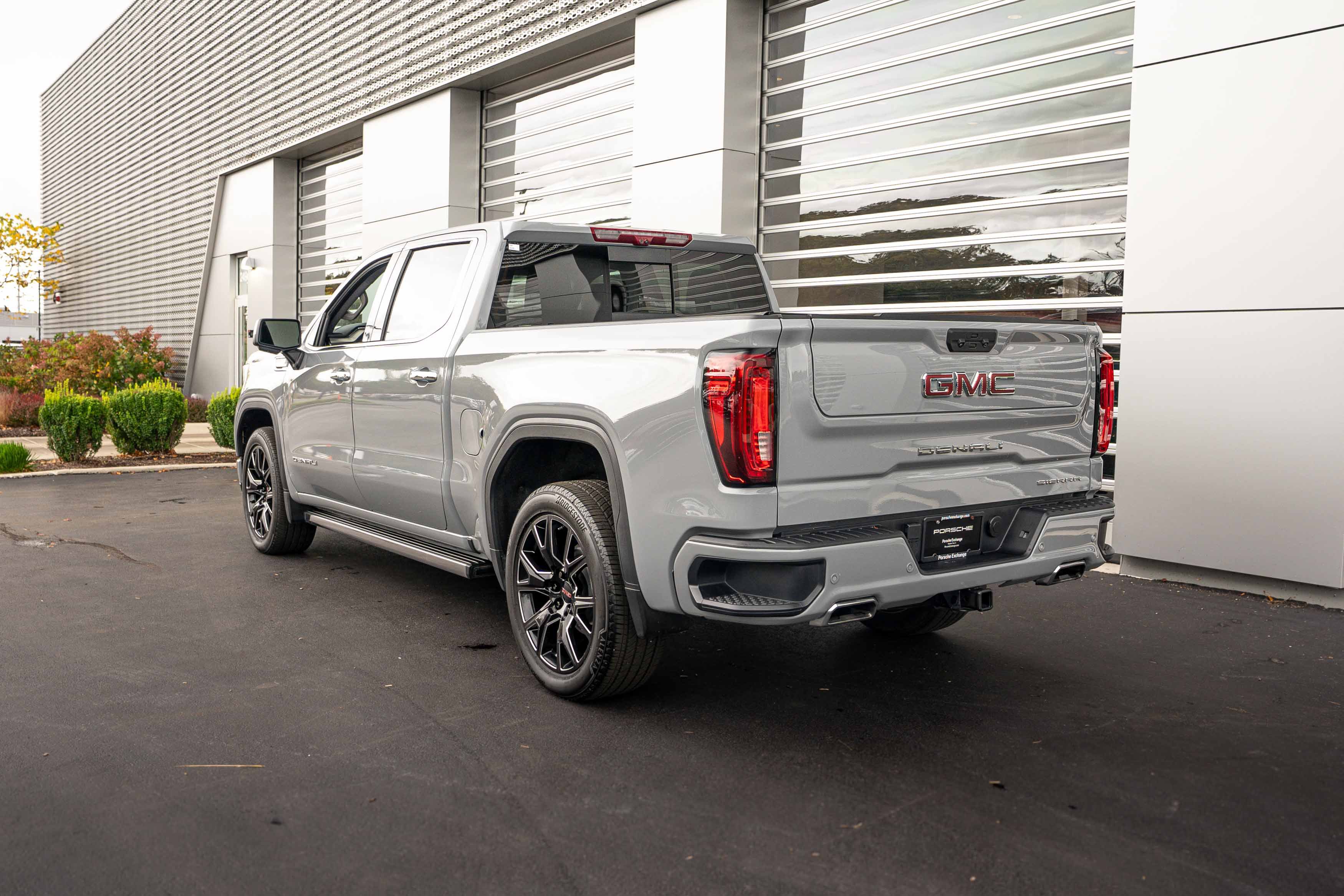 Used 2025 GMC Sierra 1500 Denali w/ Denali Reserve Package AWD/4WD image 3