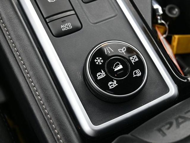 Used 2025 Nissan Pathfinder SV image 27