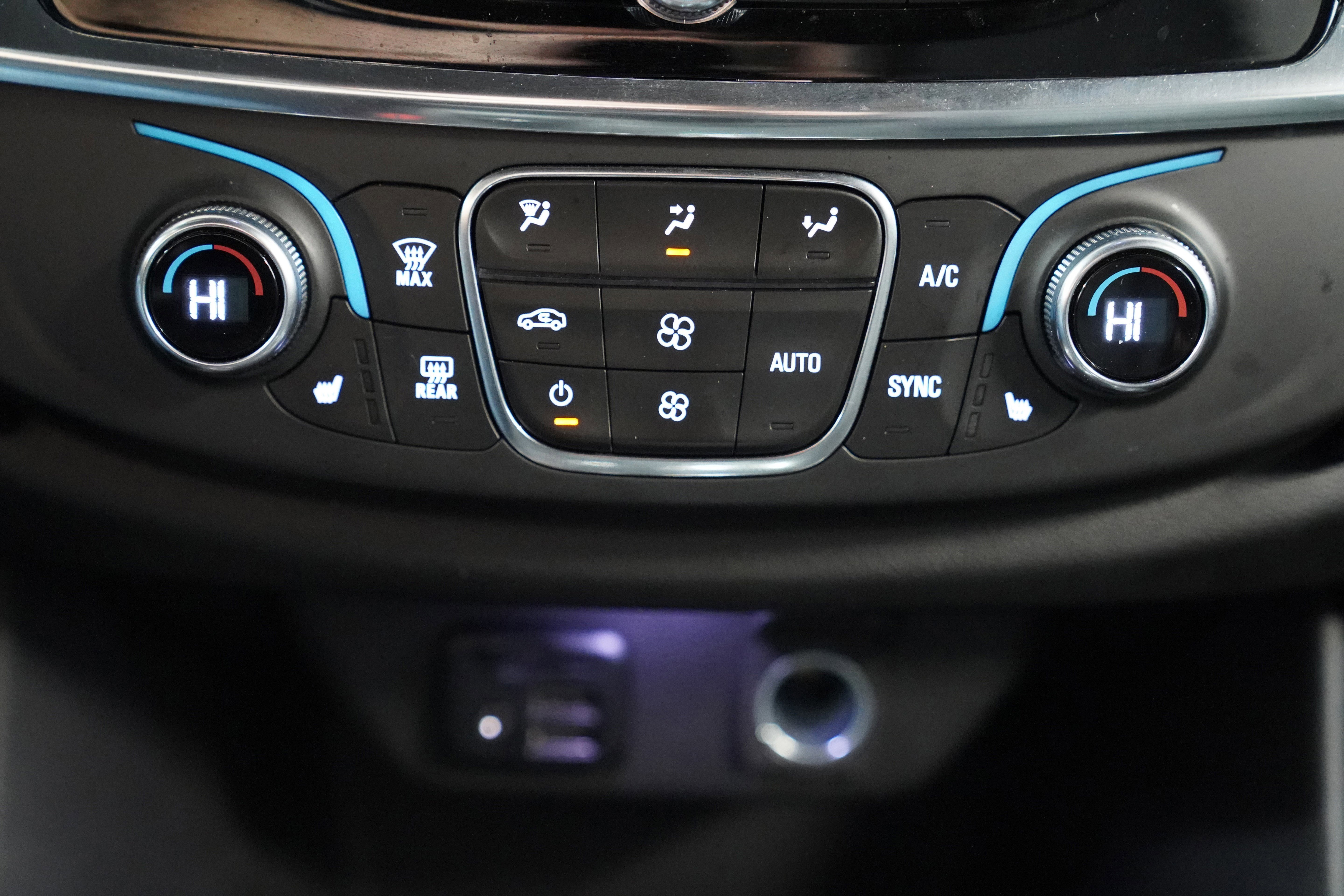 Used 2023 Chevrolet Traverse RS image 30