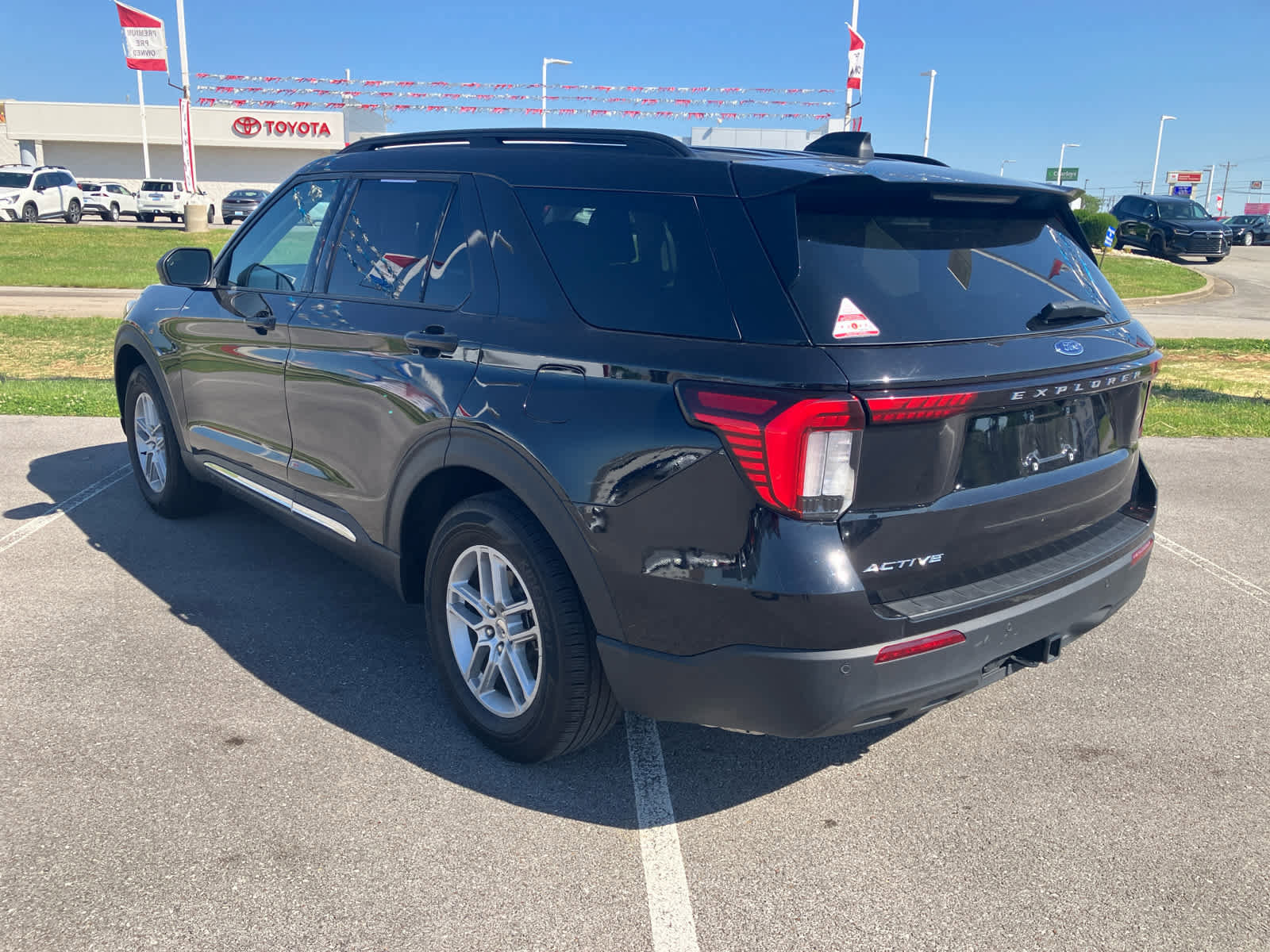 Used 2025 Ford Explorer Active RWD image 5