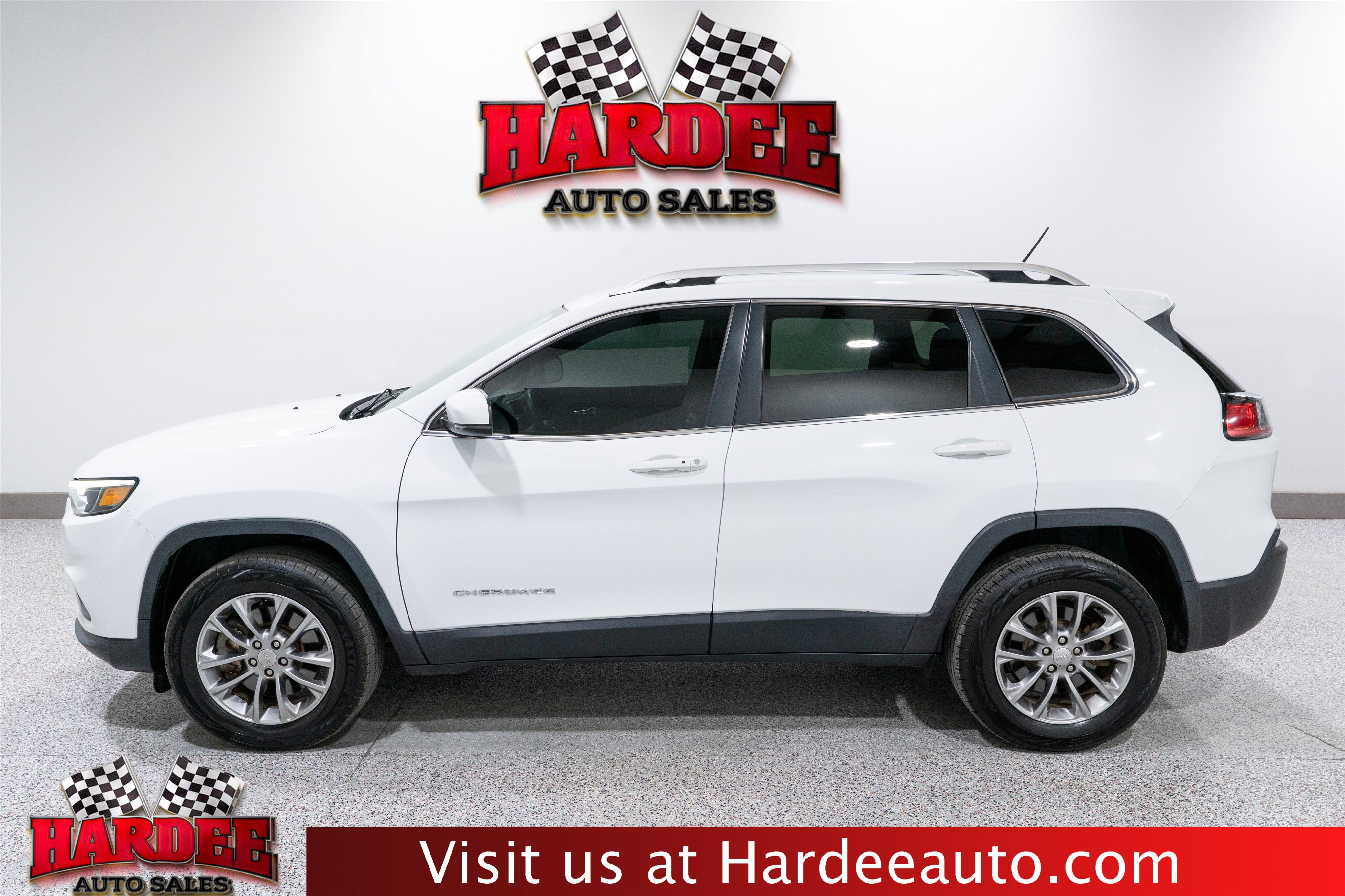 Used 2019 Jeep Cherokee Latitude Plus w/ Cold Weather Group image 1