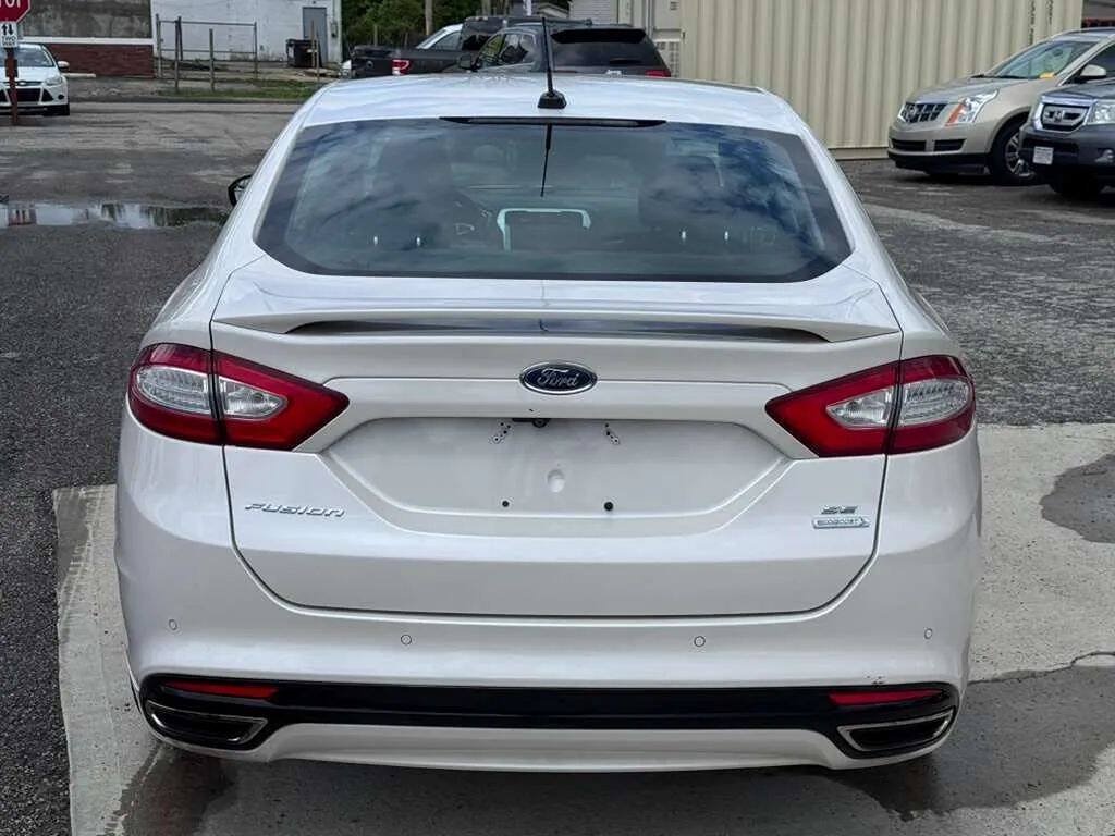 Used 2016 Ford Fusion SE FWD image 5
