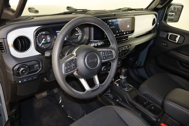 Used 2025 Jeep Wrangler Unlimited Sahara w/ Safety Group AWD/4WD image 25