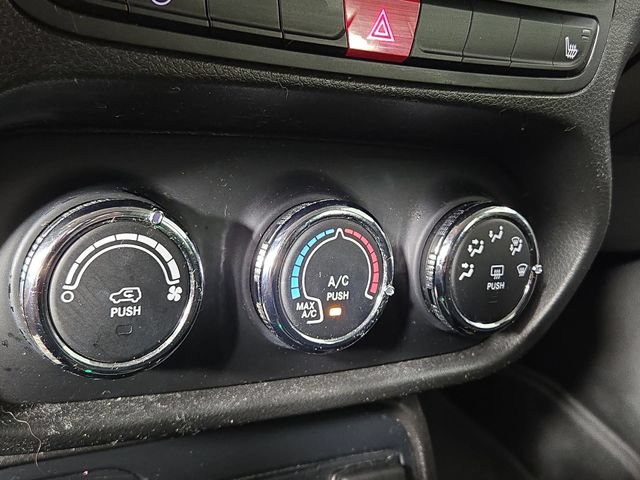 Used 2017 Jeep Renegade Latitude w/ Cold Weather Group AWD/4WD image 20