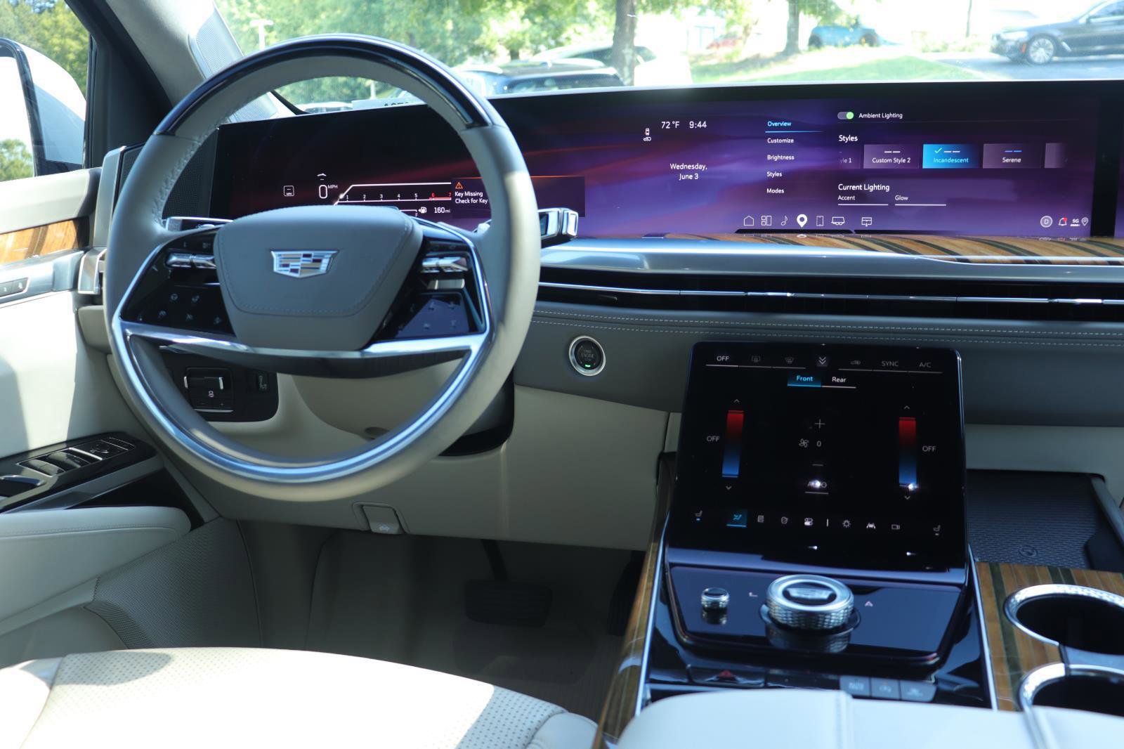 Used 2025 Cadillac Escalade Sport Platinum w/ LPO, Floor Liner Package AWD/4WD image 31