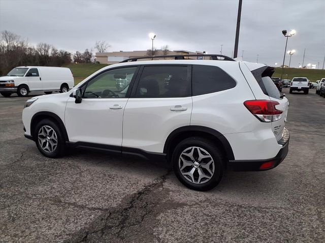 Used 2022 Subaru Forester Premium image 18