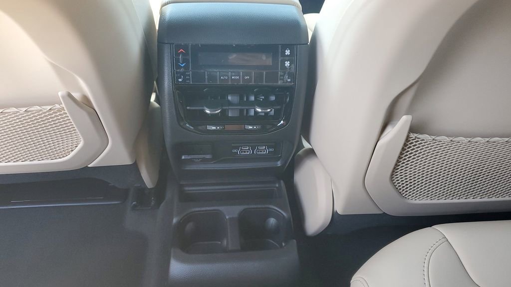 New 2025 Jeep Grand Cherokee L Limited w/ Black Appearance Package image 14