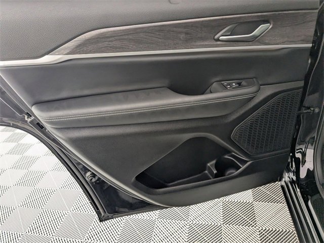 Used 2023 Jeep Grand Cherokee L Limited w/ Luxury Tech Group II image 30