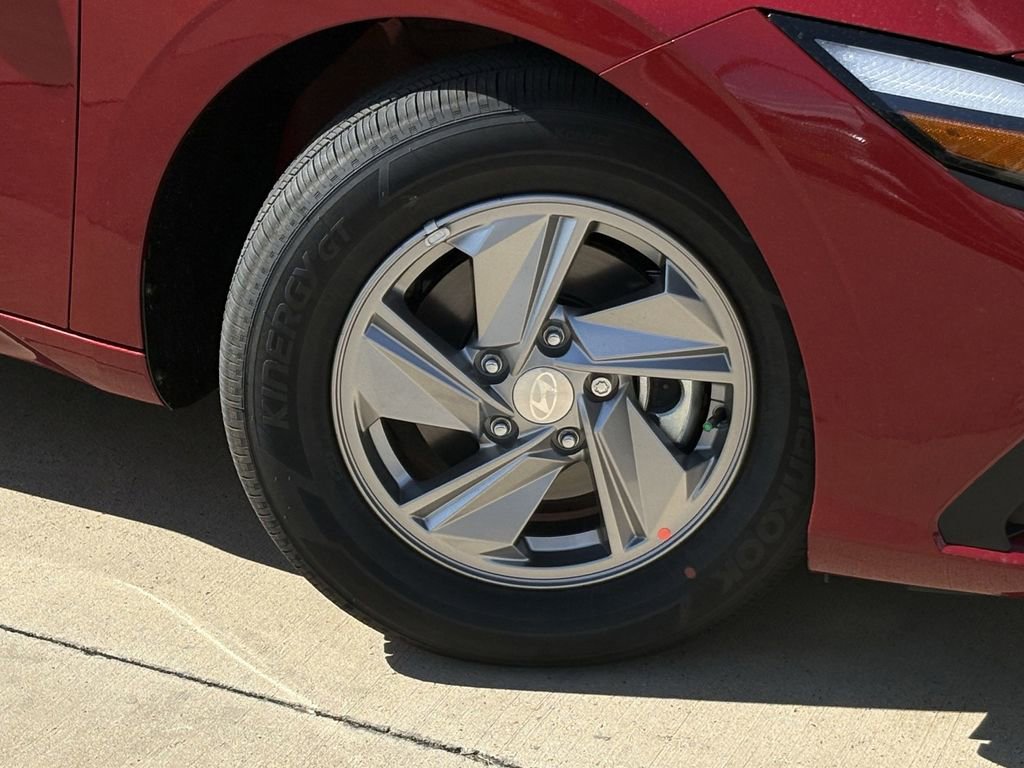 New 2025 Hyundai Elantra SE image 10