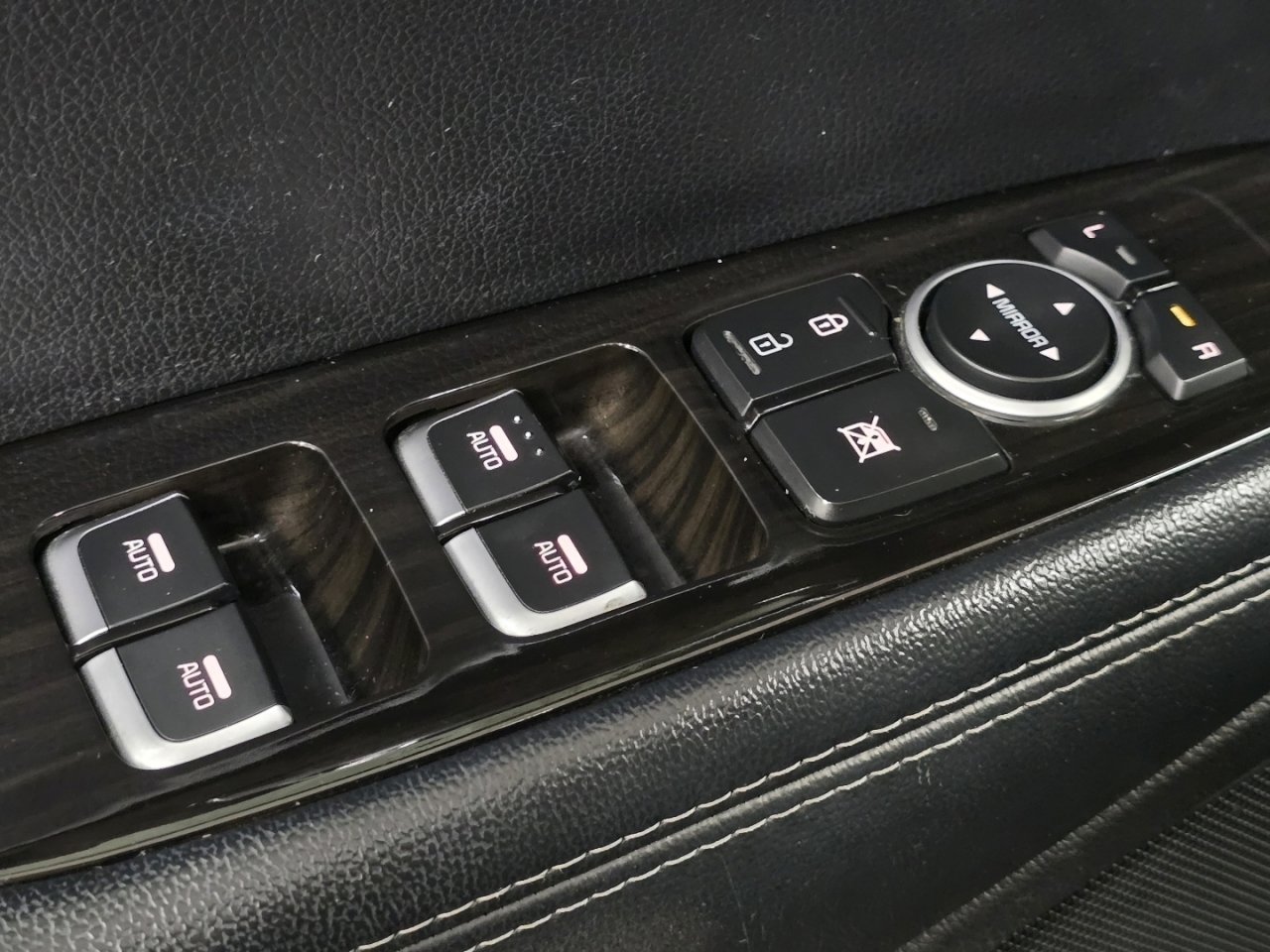 Used 2019 Kia Sorento LX image 24