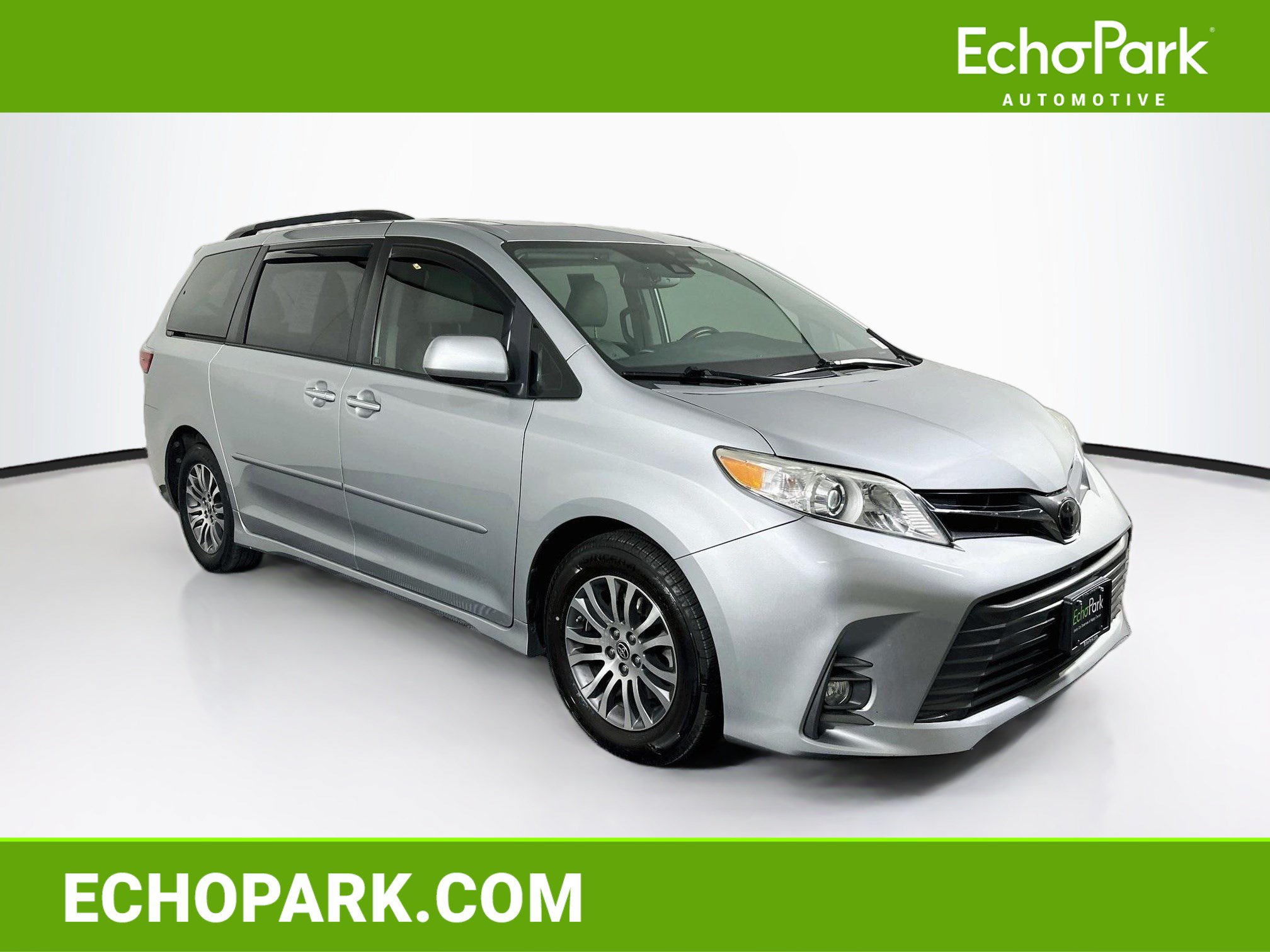 Used 2020 Toyota Sienna XLE Premium FWD image 1