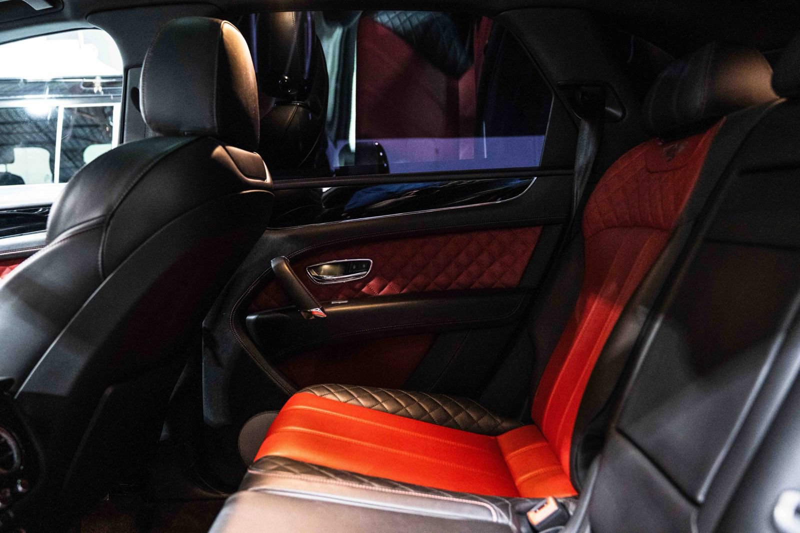 Used 2019 Bentley Bentayga AWD/4WD image 36
