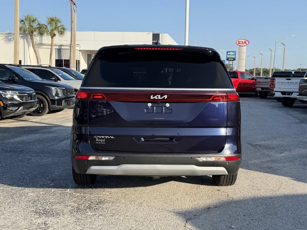 Certified 2024 Kia Carnival LX FWD image 6