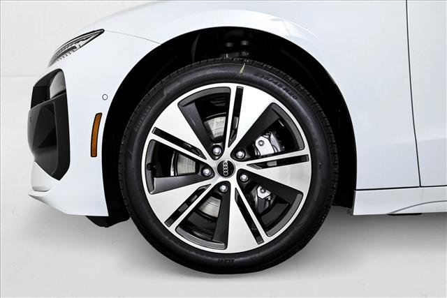 New 2025 Audi A6 e-tron Premium Plus image 7