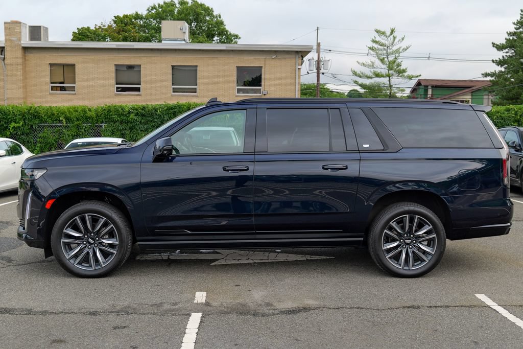 Used 2023 Cadillac Escalade ESV Sport w/ Touring Package AWD/4WD image 4