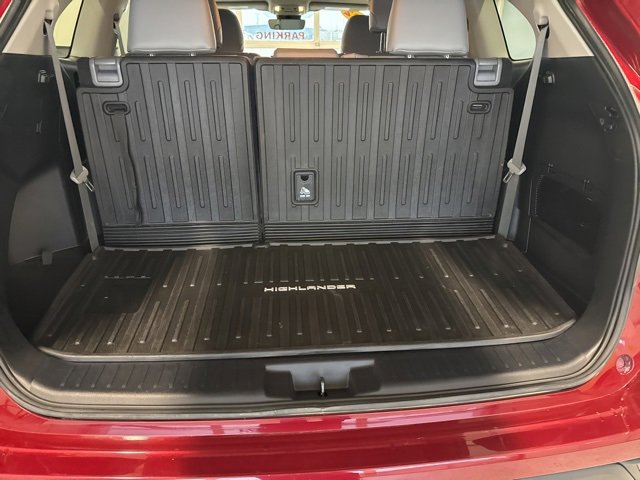 Used 2022 Toyota Highlander XLE image 18