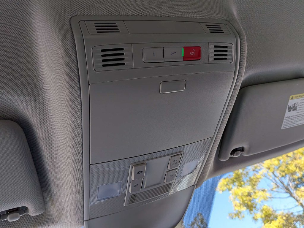 Used 2025 Volkswagen Taos SE FWD image 21