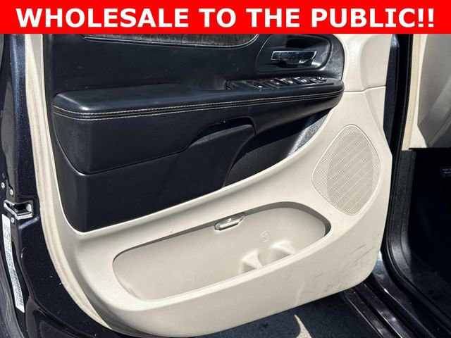 Used 2014 Chrysler Town & Country Touring image 10