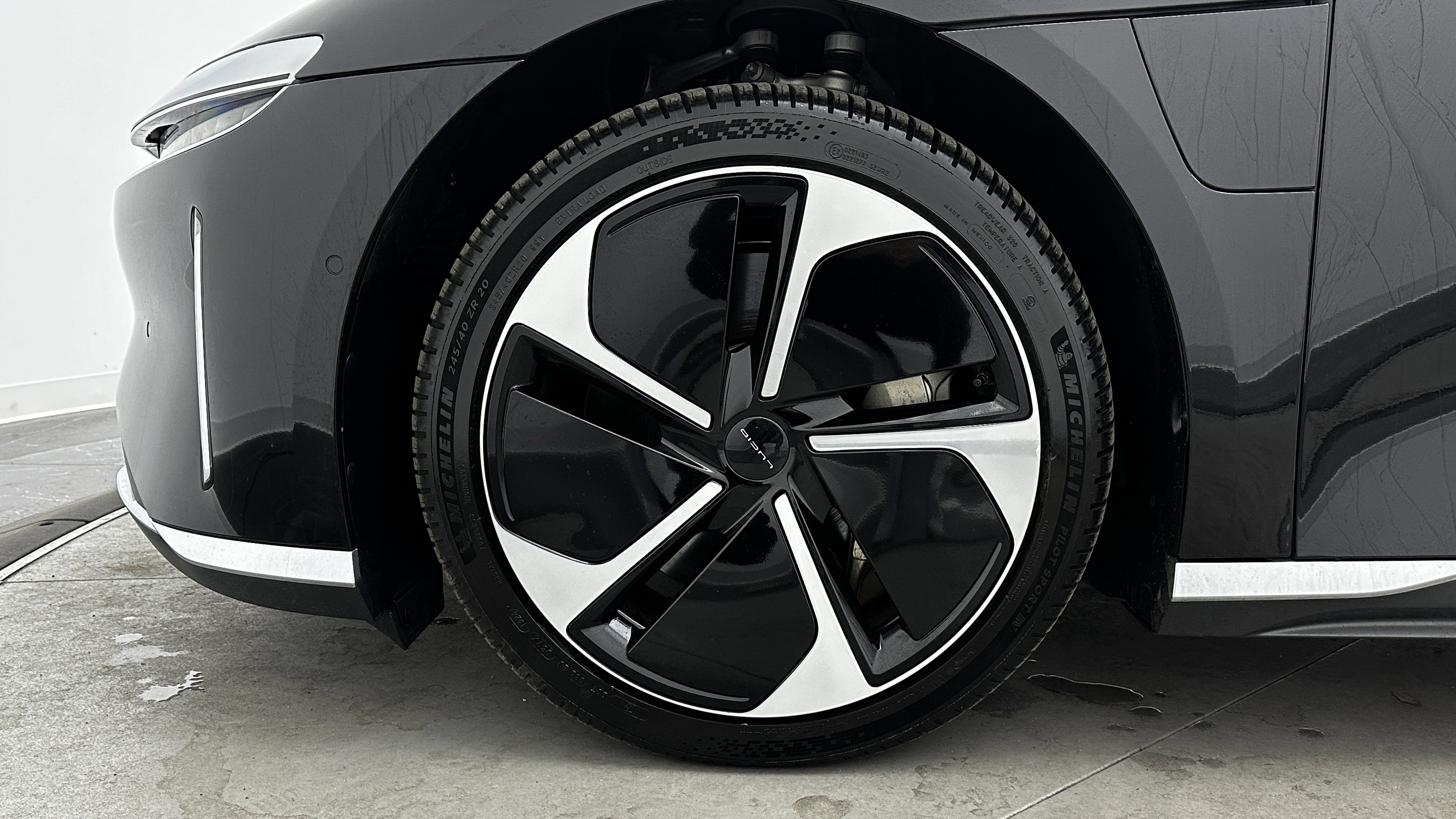 Used 2024 Lucid Air Touring image 10