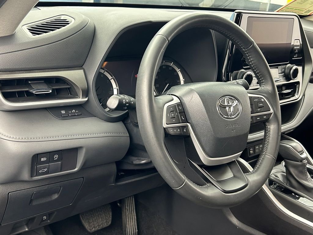 Used 2024 Toyota Highlander LE image 15