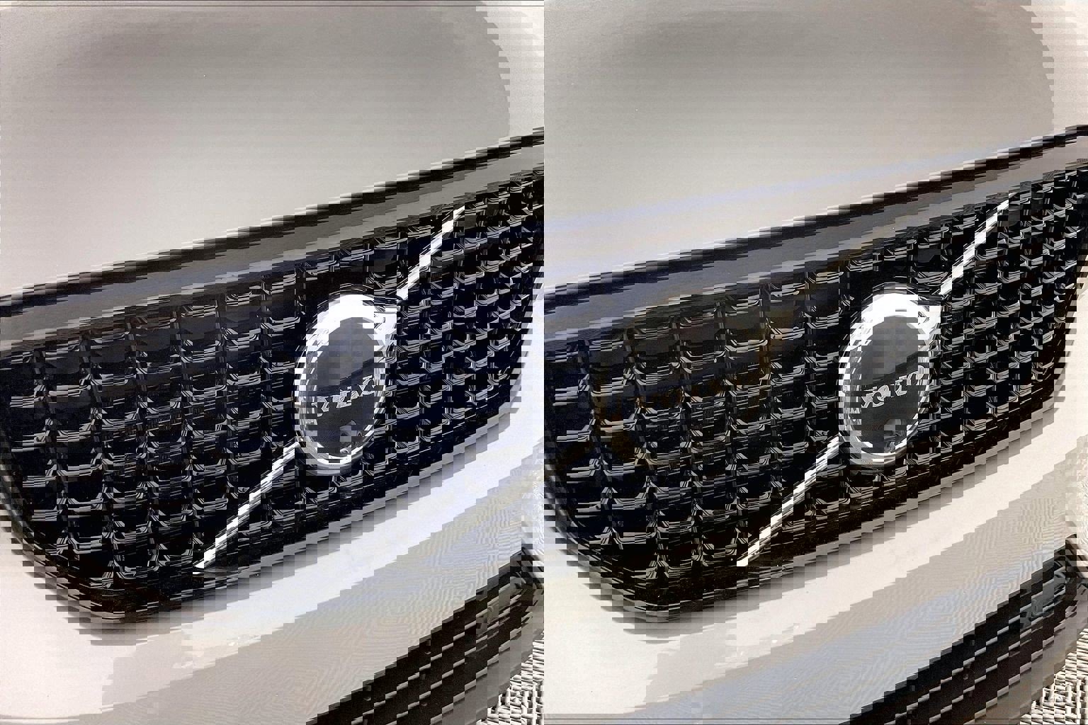 Used 2025 Volvo XC40 B5 Plus w/ Protection Package Premier AWD/4WD image 30