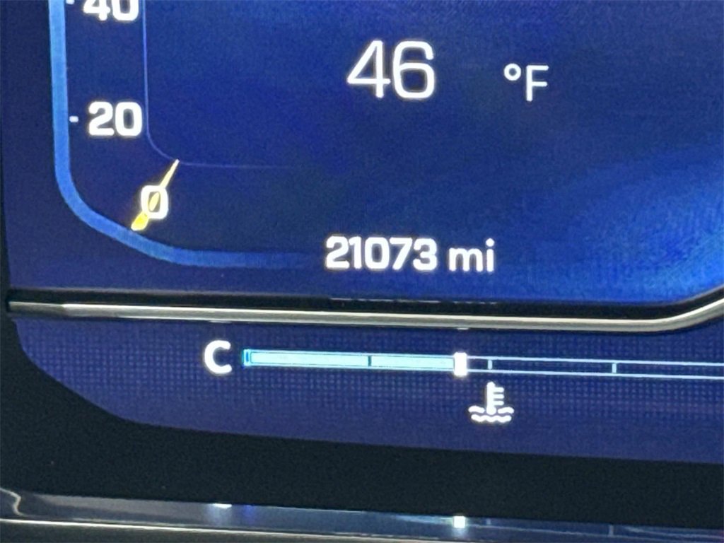 Used 2024 Chevrolet Suburban Premier image 30