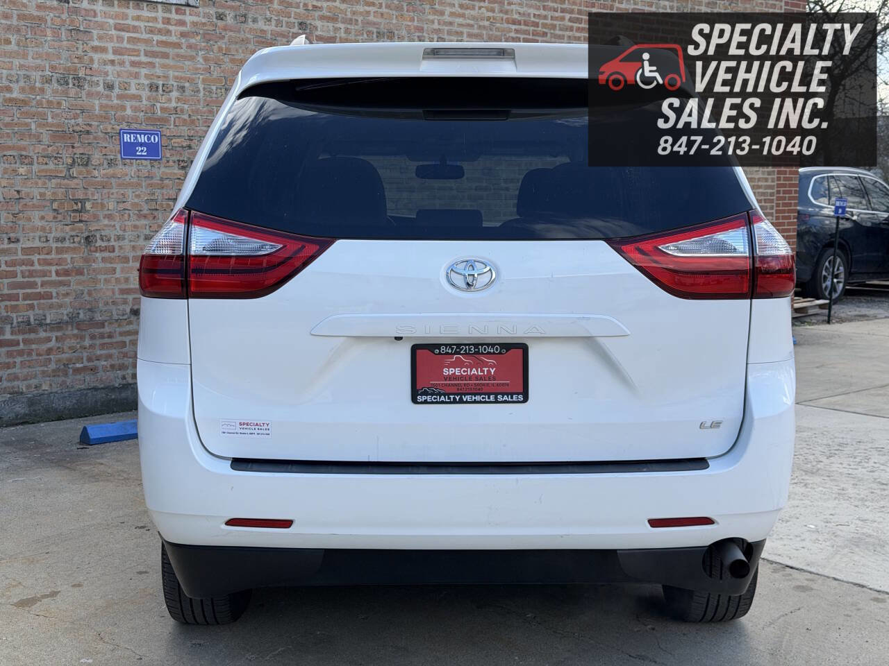 Used 2017 Toyota Sienna LE image 11