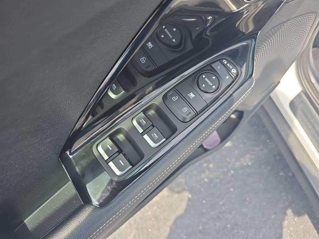 Used 2022 Kia Niro EX FWD image 11