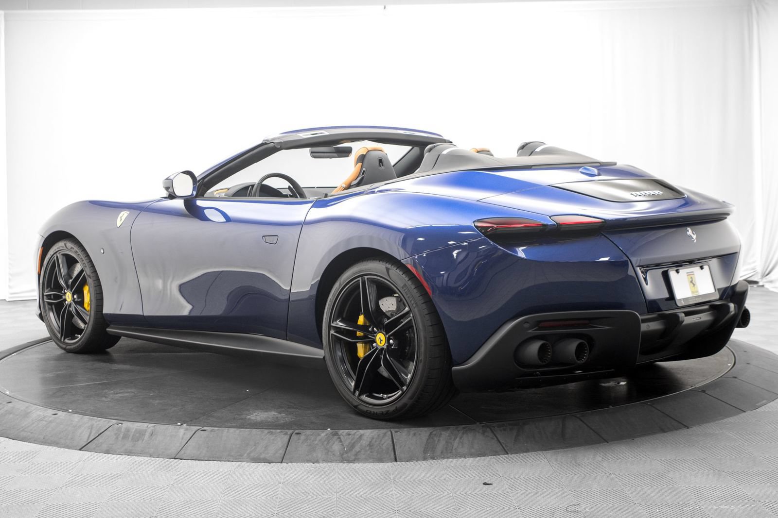 Used 2025 Ferrari Roma Spider RWD image 5