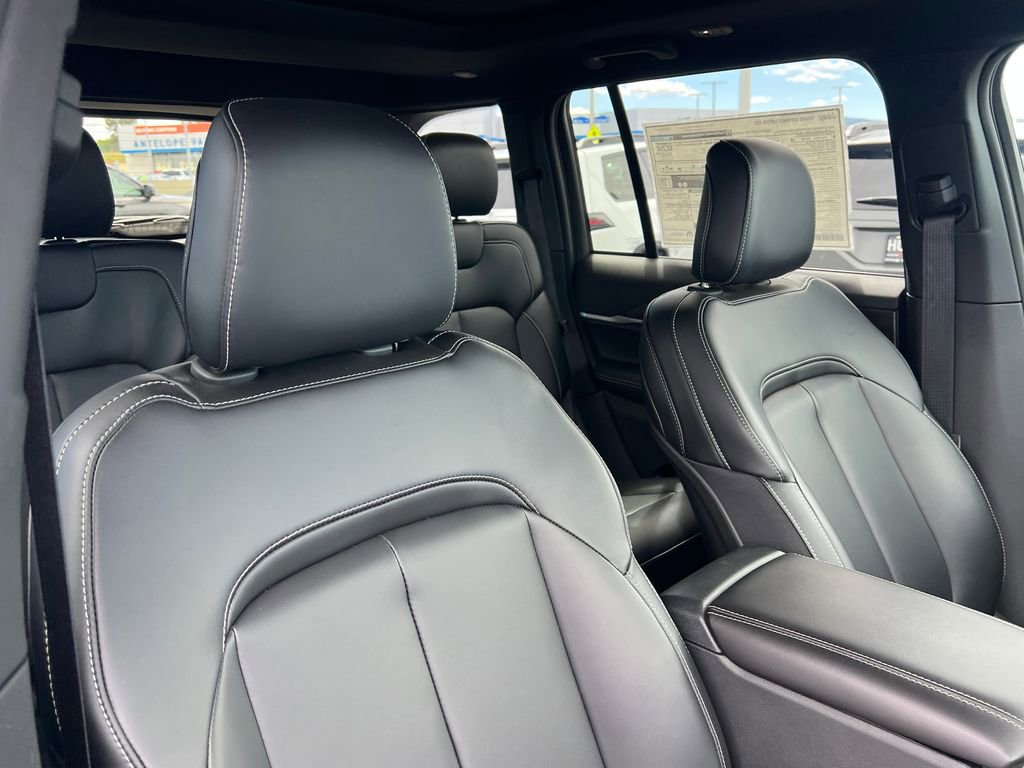 New 2026 Jeep Grand Cherokee Limited w/ Limited Altitude Package image 17