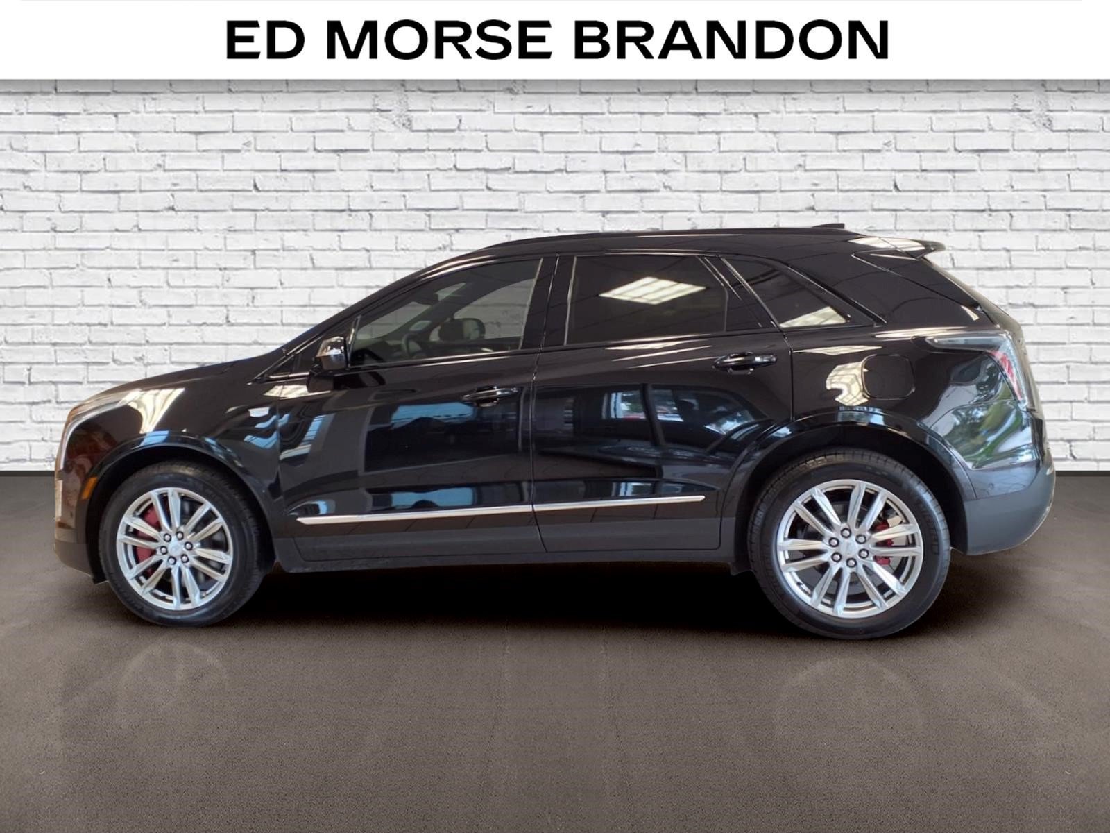Certified 2025 Cadillac XT5 Sportv w/ Technology Package AWD/4WD image 2