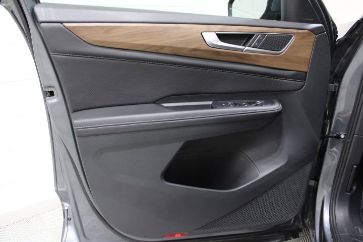 Used 2024 Volkswagen Atlas SE image 13