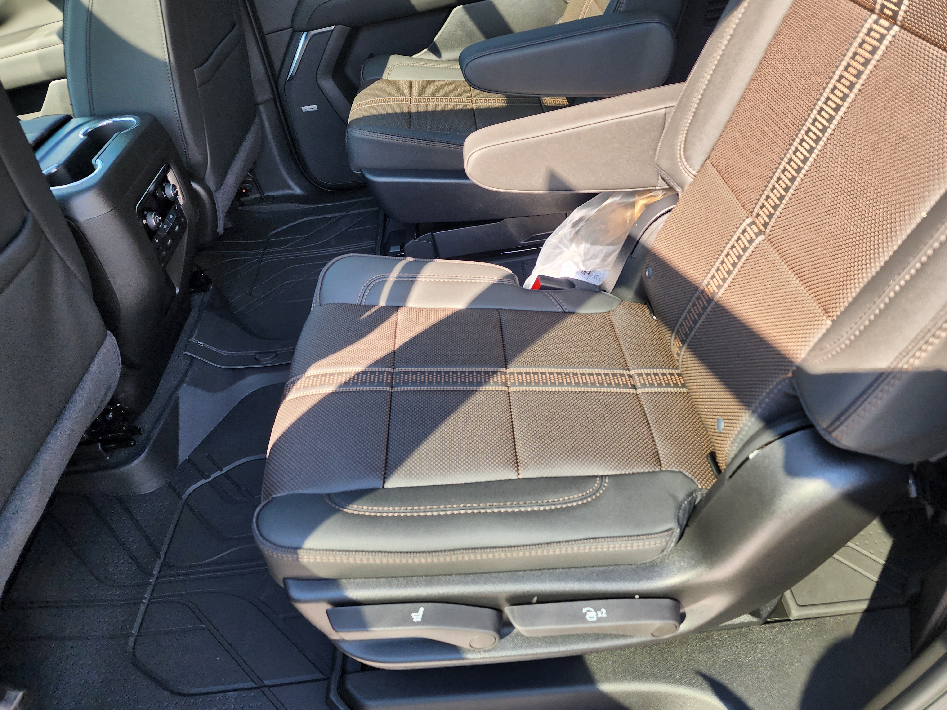 New 2026 Chevrolet Suburban High Country image 14