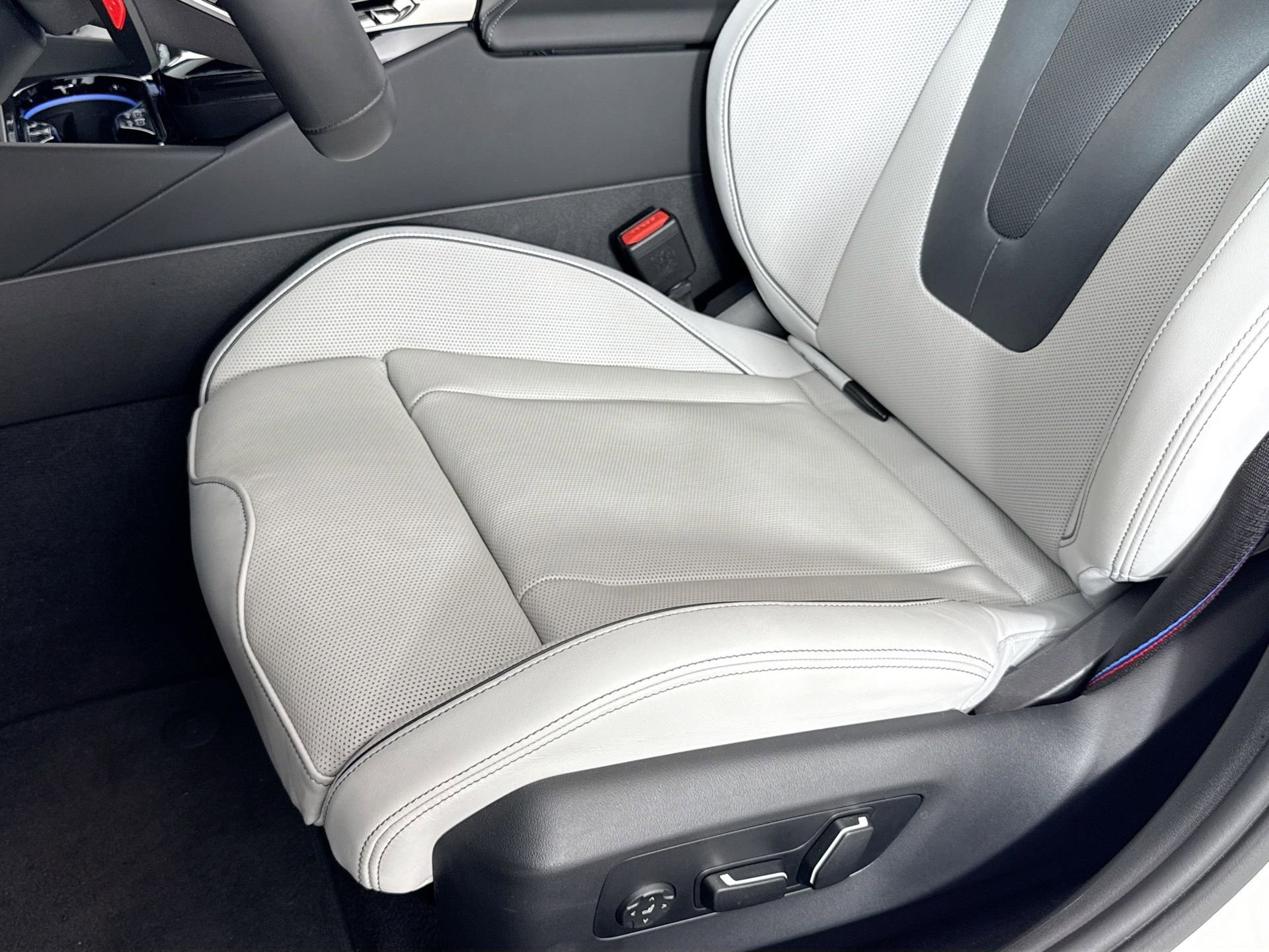 Used 2025 BMW M5 w/ Carbon Package AWD/4WD image 18