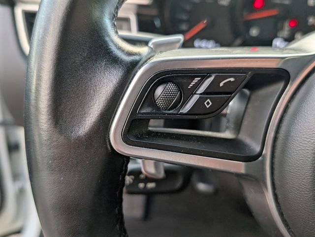 Used 2018 Porsche Macan image 32
