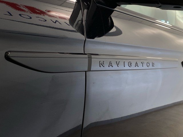 New 2027 Lincoln Navigator Reserve w/ Jet Appearance Package AWD/4WD image 17