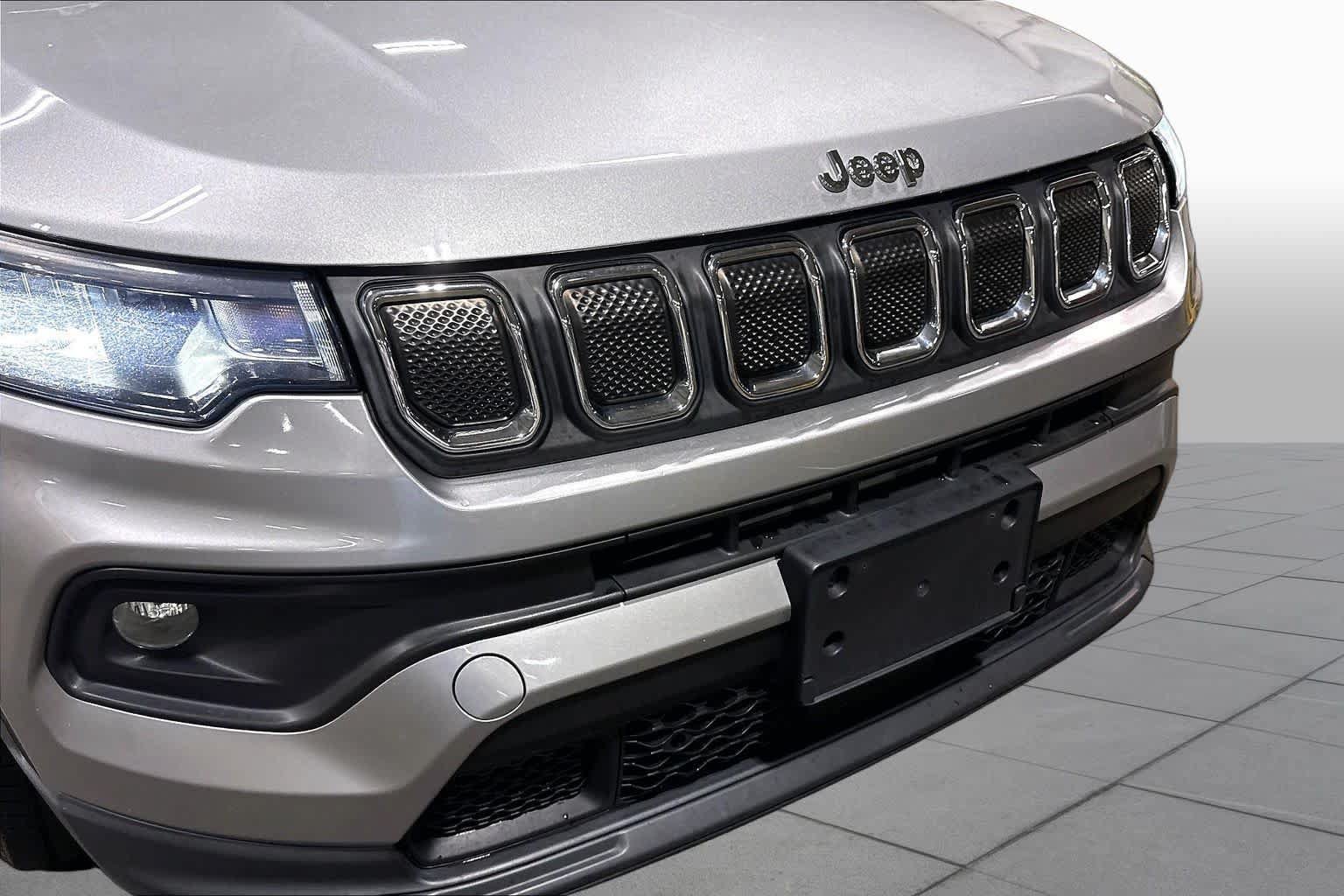 Used 2022 Jeep Compass Latitude w/ Sun and Sound Group AWD/4WD image 59