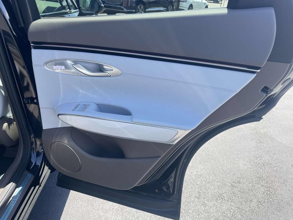 New 2026 Genesis GV70 2.5T Advanced AWD/4WD image 18