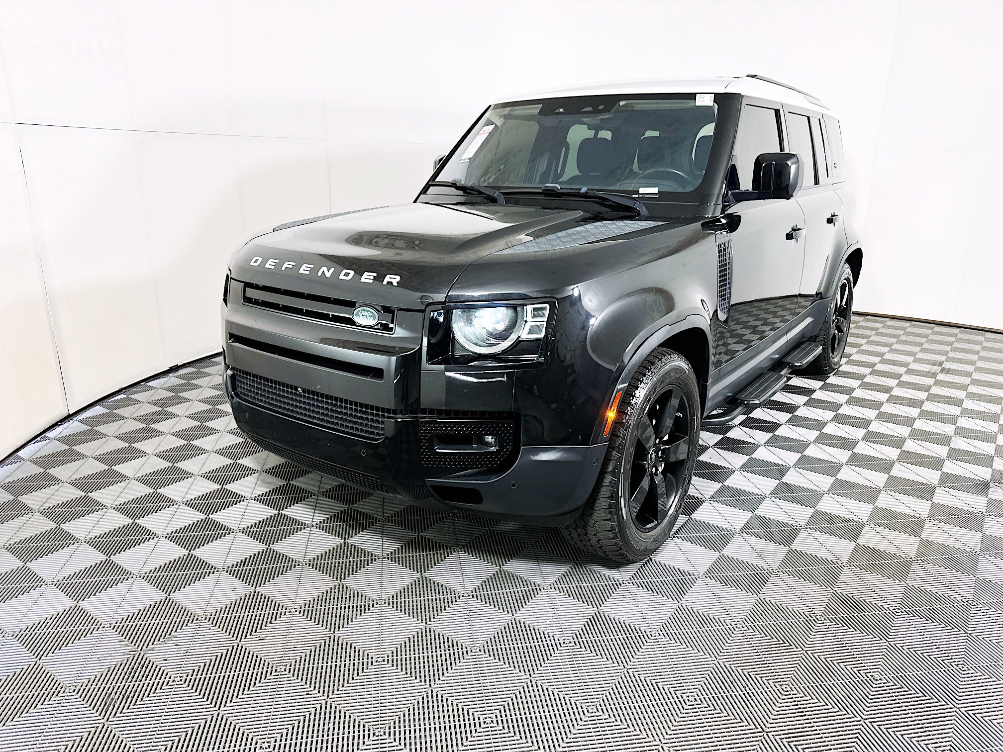 Used 2021 Land Rover Defender 110 SE image 7