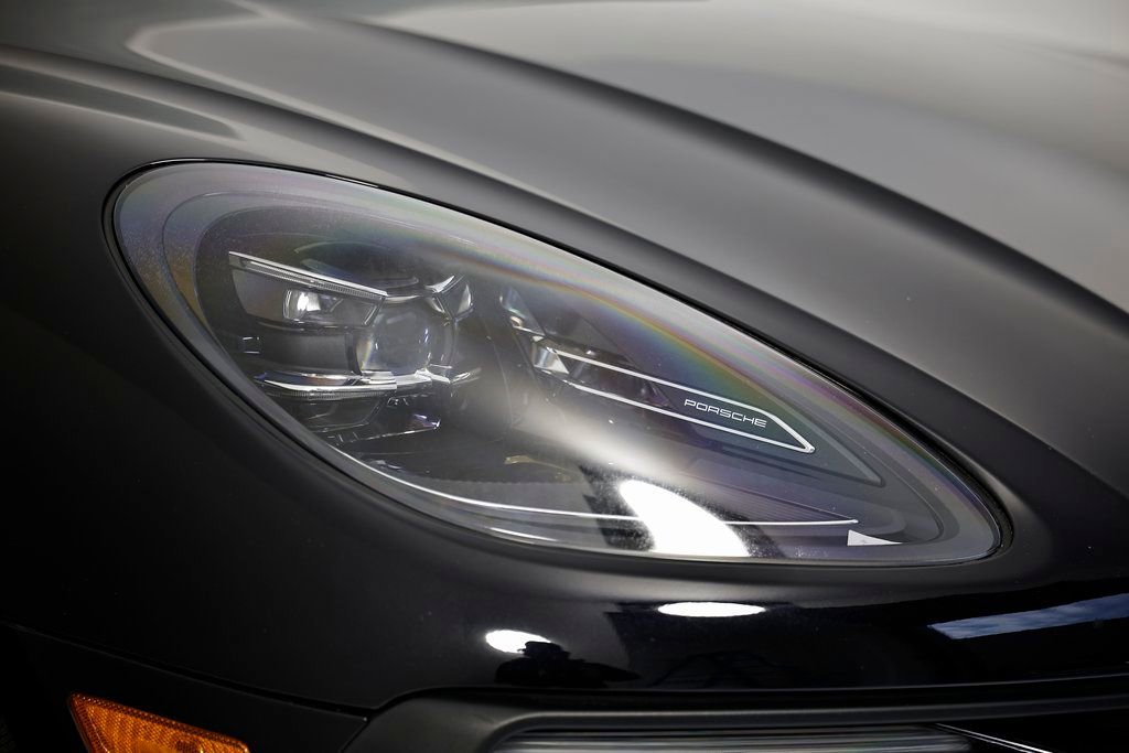 Used 2023 Porsche Macan Turbo image 18