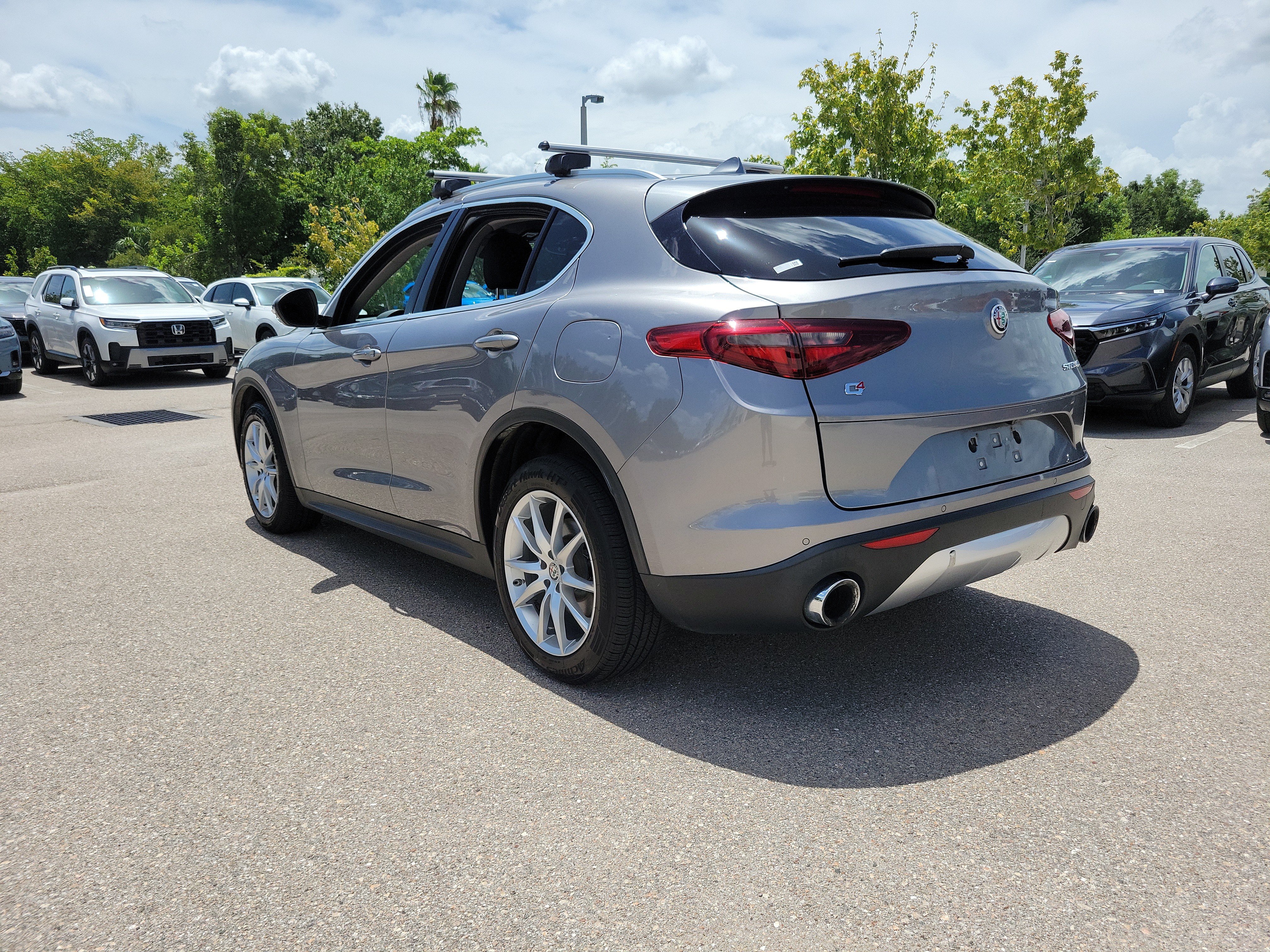 Used 2018 Alfa Romeo Stelvio Ti AWD/4WD image 4