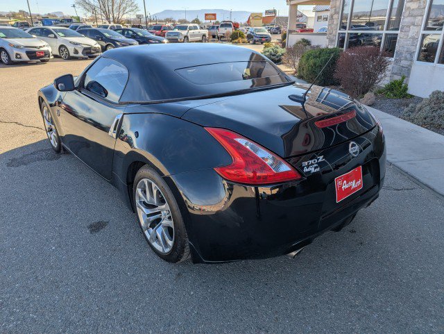 Used 2010 Nissan 370Z Touring image 3