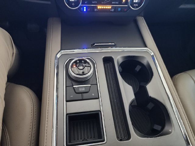 Used 2020 Ford Expedition Max XLT w/ Equipment Group 202A RWD image 19