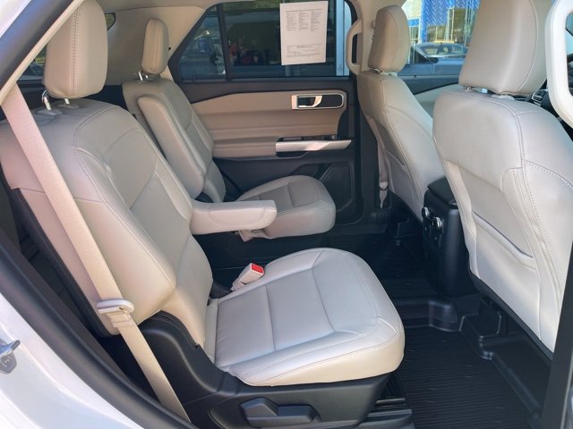 Used 2023 Ford Explorer XLT w/ Equipment Group 202A image 10