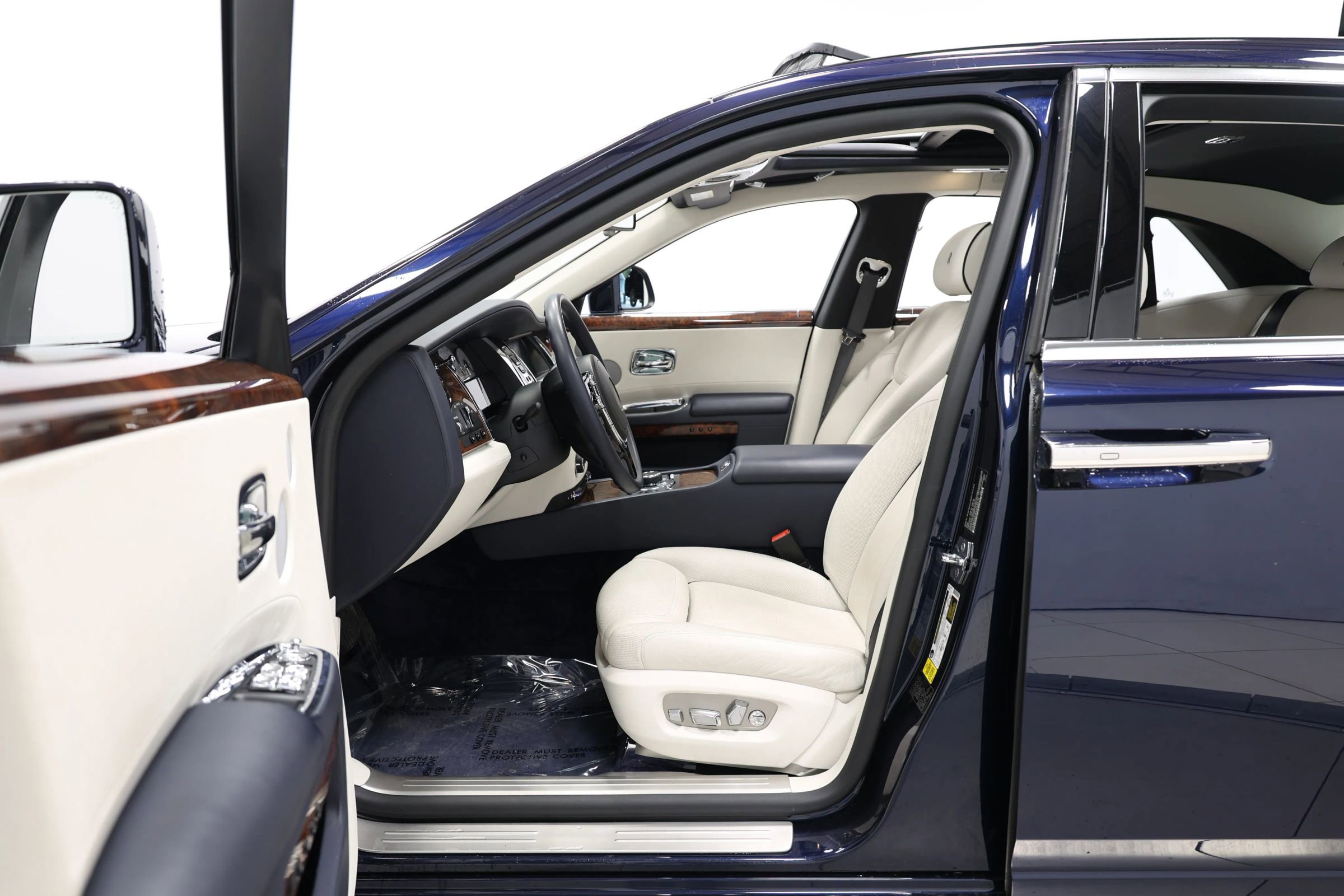 Used 2015 Rolls-Royce Ghost image 17